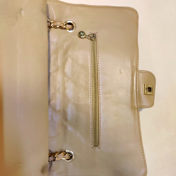 CHANEL Caviar Beige Jumbo Gold Hardware - Preloved - Picture 9 of 16